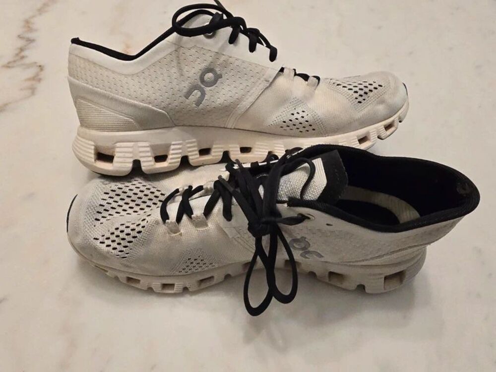 Oncloud womens size 7 on cloud running